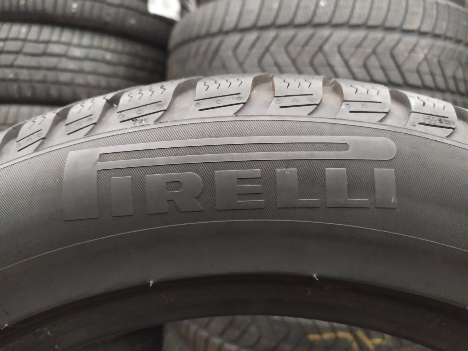 2 sztuki opony zimowe 205/60/17 93H Pirelli