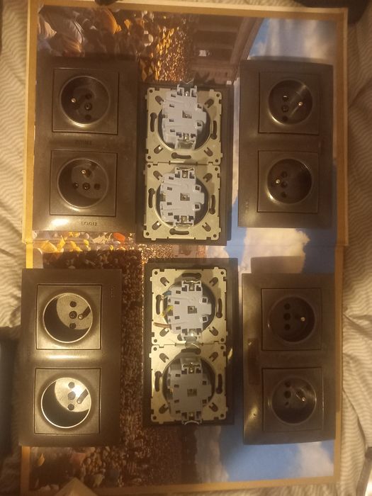 Gniazdka podwójne Z obramowkami Simon 6 szt