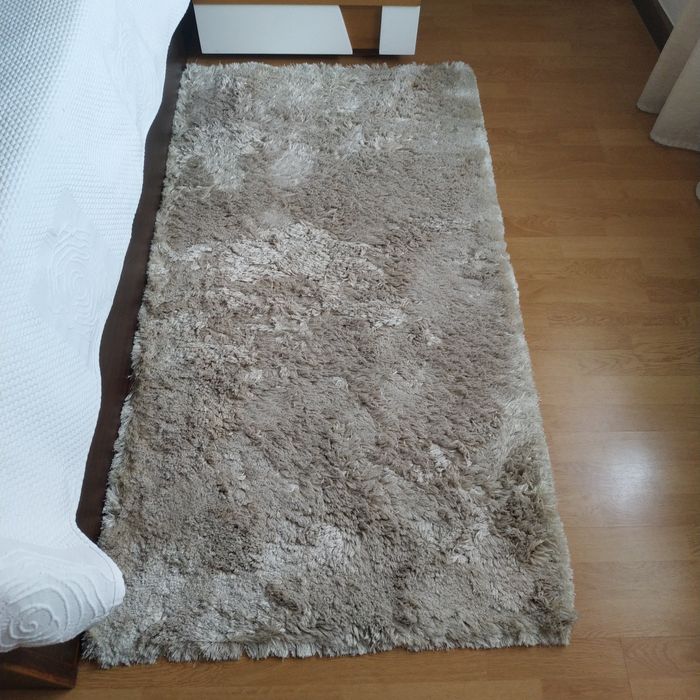 Tapete premium de pêlo extra longo bege brilhante