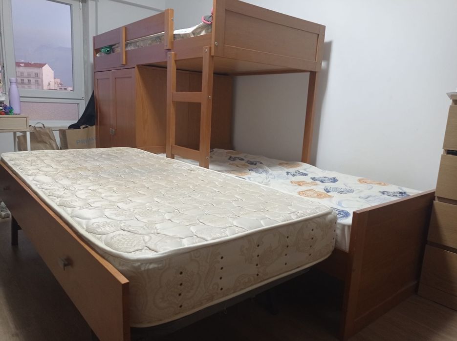 OPORTUNIDADE ! Beliche com 3 camas , colchoes e roupeiro  incluido