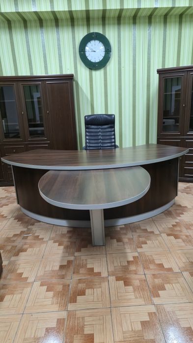 Продам стол офисный руководителя.