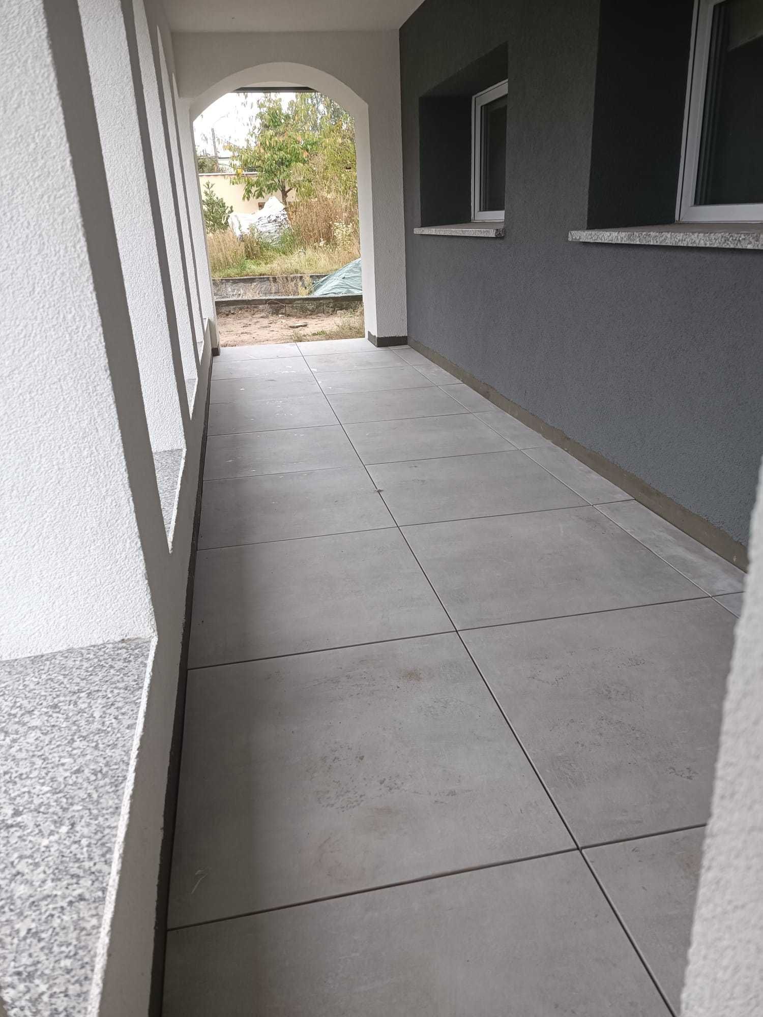TARASY WENTYLOWANE: gres na podstawkach, izolacja, opierzenia systemow