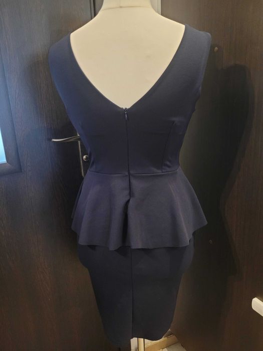 Sukienka z baskinką