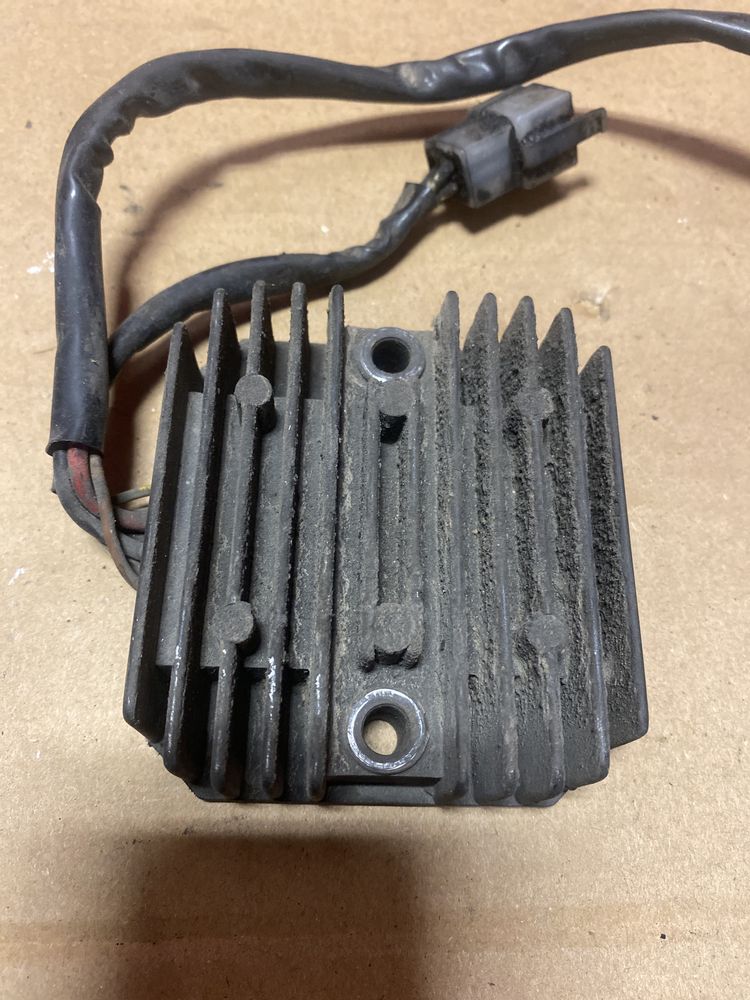 Yamaha Virago XV 500 / 750 / 920 / XZ 550 regulator napięcia B363
