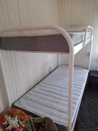 Продам двухярусне ліжко, залізне разом з матрасами ціна 4000 грн