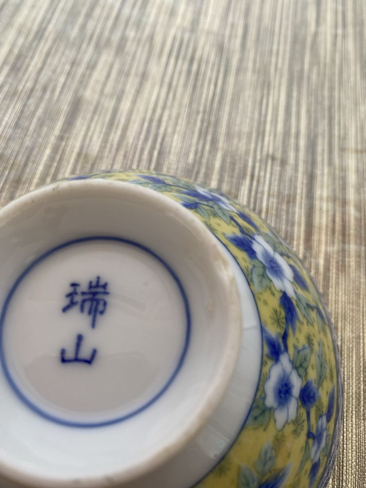 Antiga tigela de porcelana chinesa,