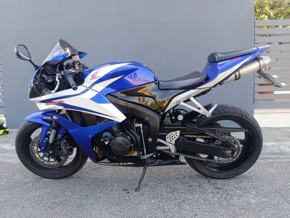 Honda CBR 600rr azul