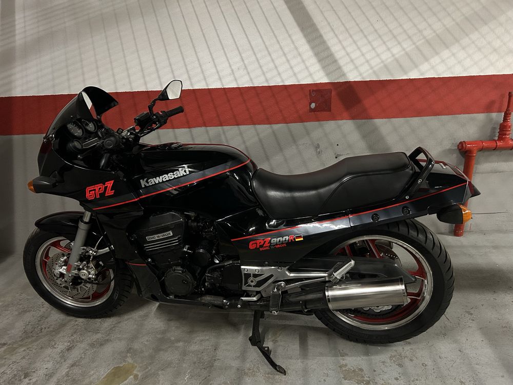 Kawasaki GPZ 900