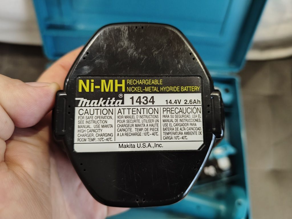 Шуруповерт Makita 6337dwdle з ліхтарем, 2 акумуляторами і зарядним