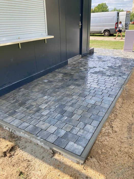 Brukarstwo. Układanie kostki brukowej.