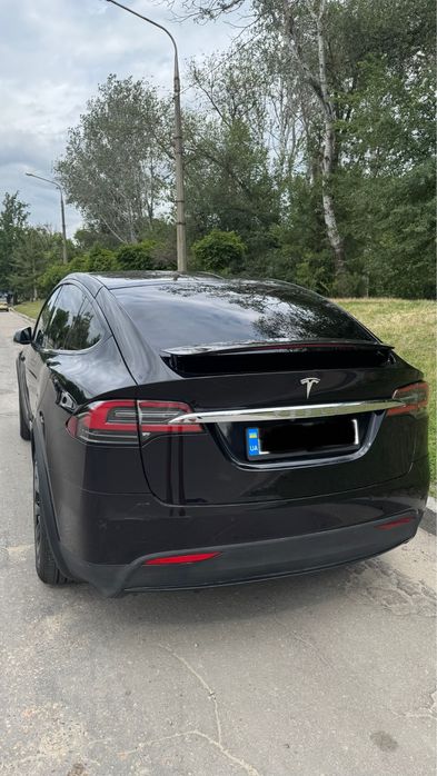 Терміново Tesla model X