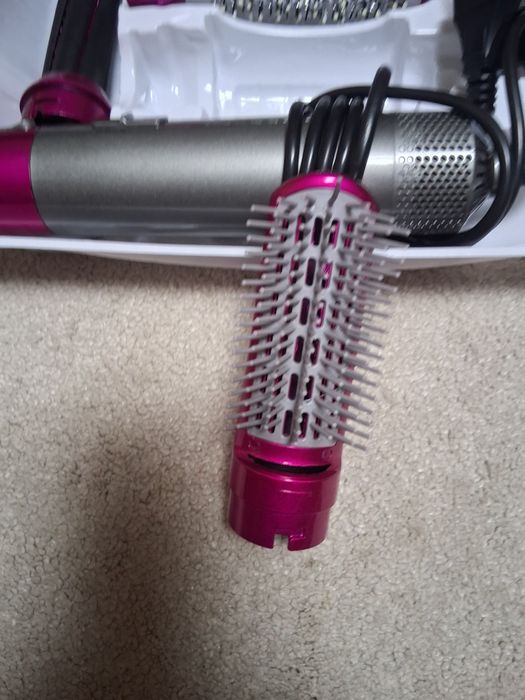 Secador de cabelo 5 em 1 ,completamente novo.