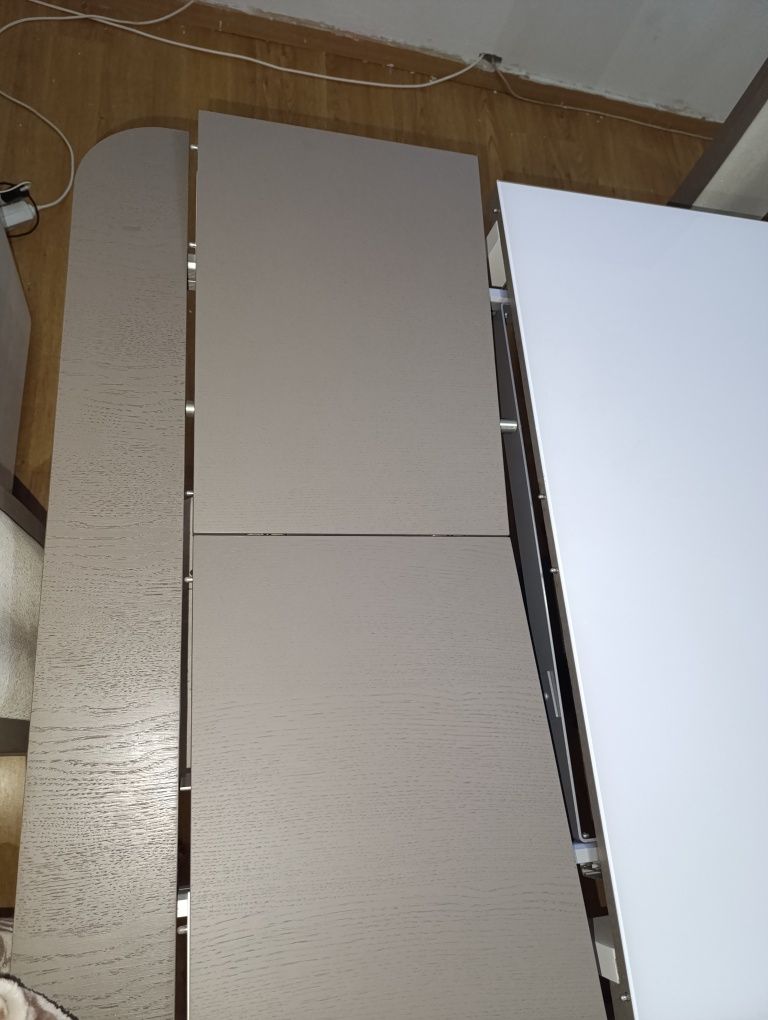 Mesa de sala extensível sem cadeiras