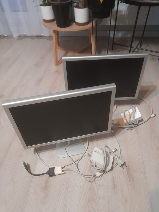 2 monitory Apple 20 cali A1081