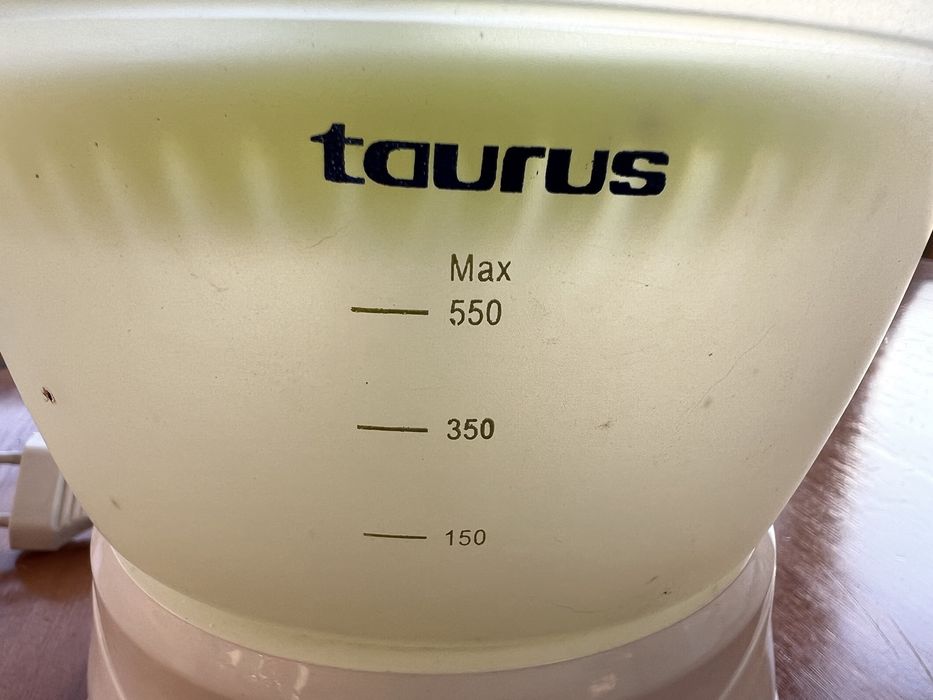 Espremedor de citrinos Taurus