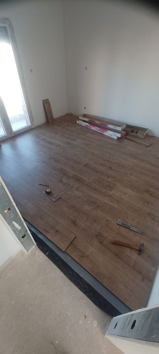 Aplicação de pavimento flutuante, vinilico, soalho de madeira.