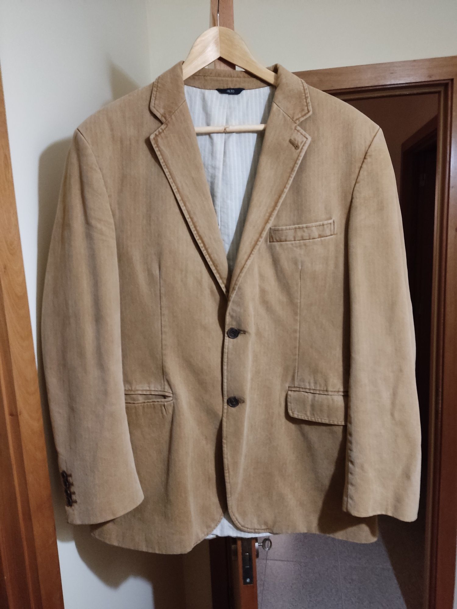 Blazer castanho da marca ALTO