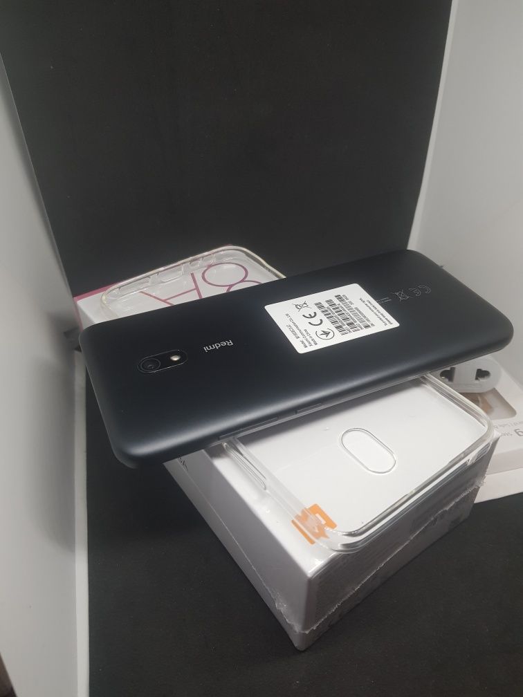 Redmi 8 a 4 / 64 .+ чохол + захисне.(як новий)