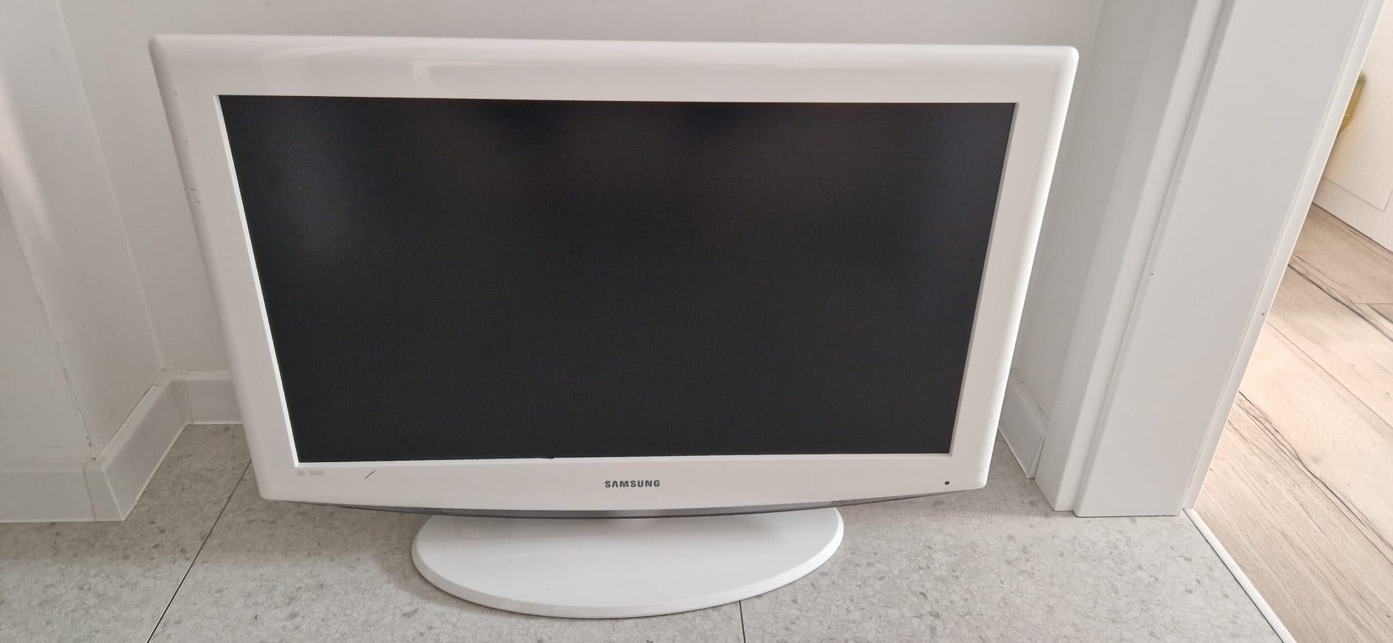 Telewizor Samsung 32 cale (przekątna 80cm)