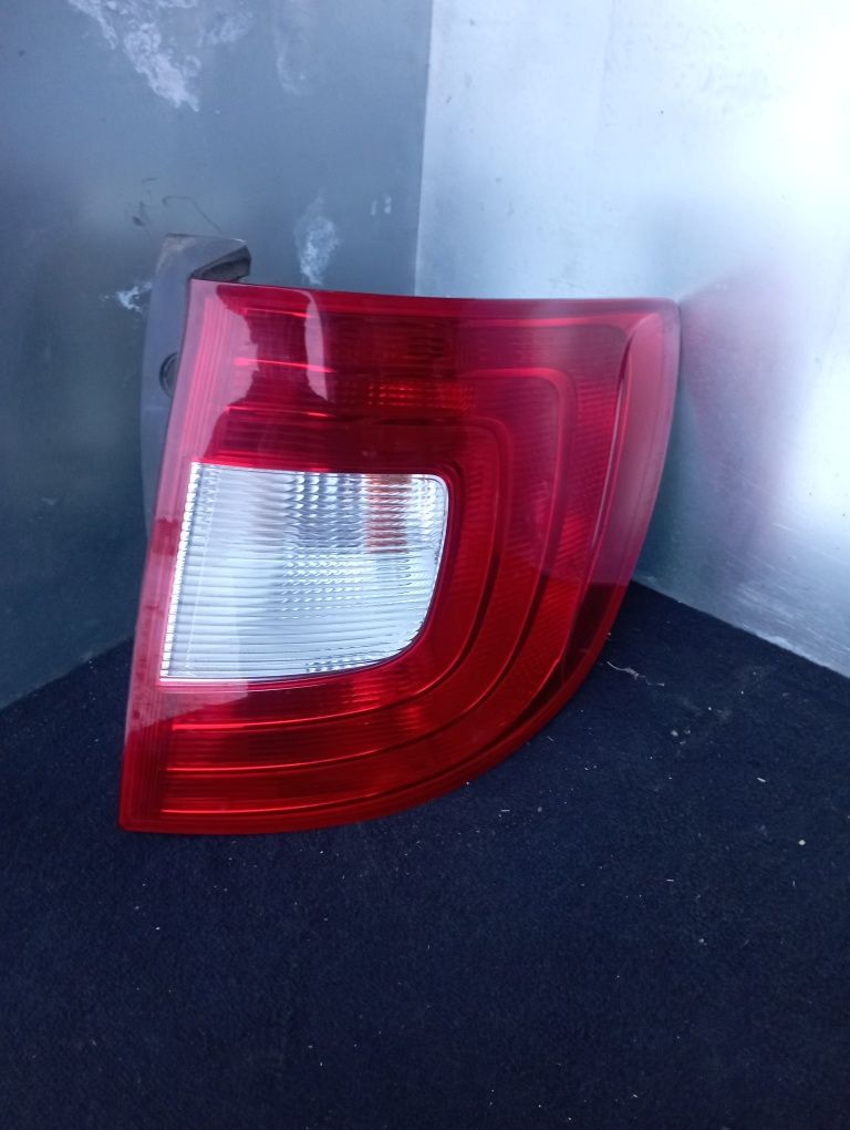 Lampa tylnia lewa skoda superb 2