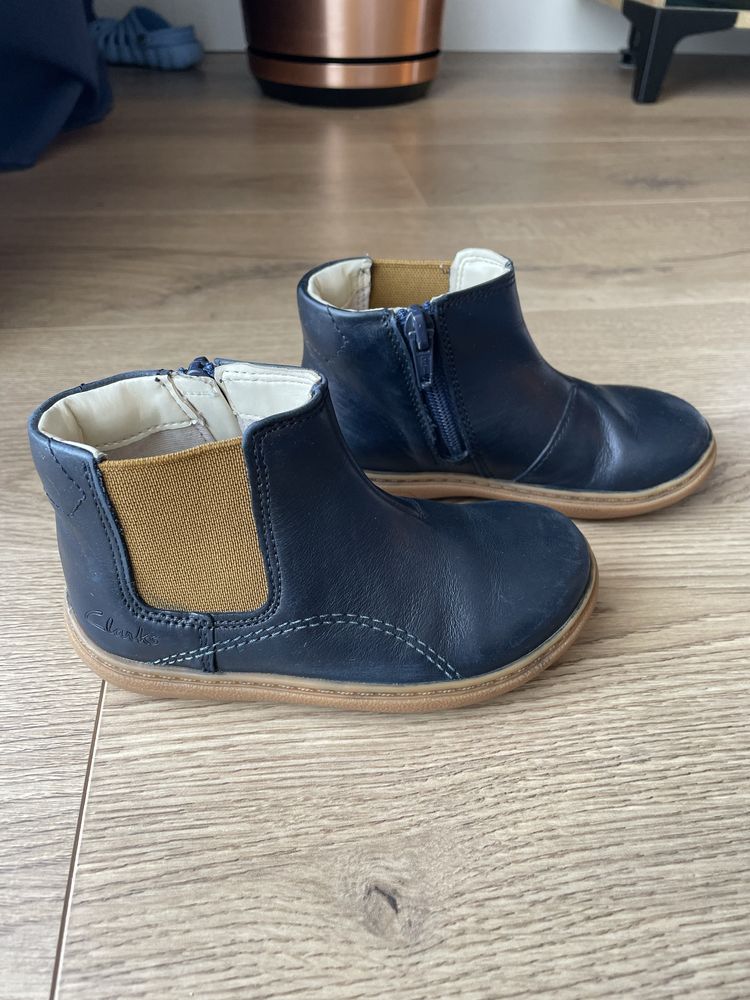 Skorzane botki Clarks 24