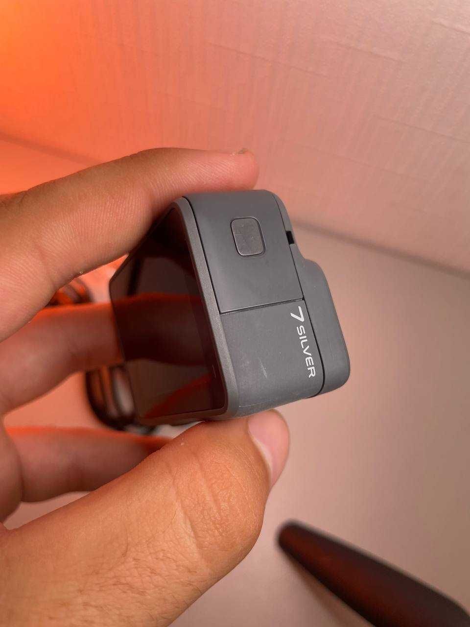 Екшн камера GoPro HERO7 Silver з аквабоксом та невеличким комплектом:)