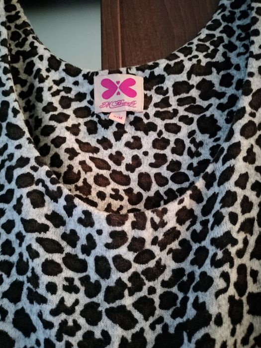 Sukienka w panterkę z kokardą