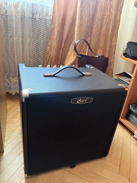 Комбопідсилювач CORT CM150B