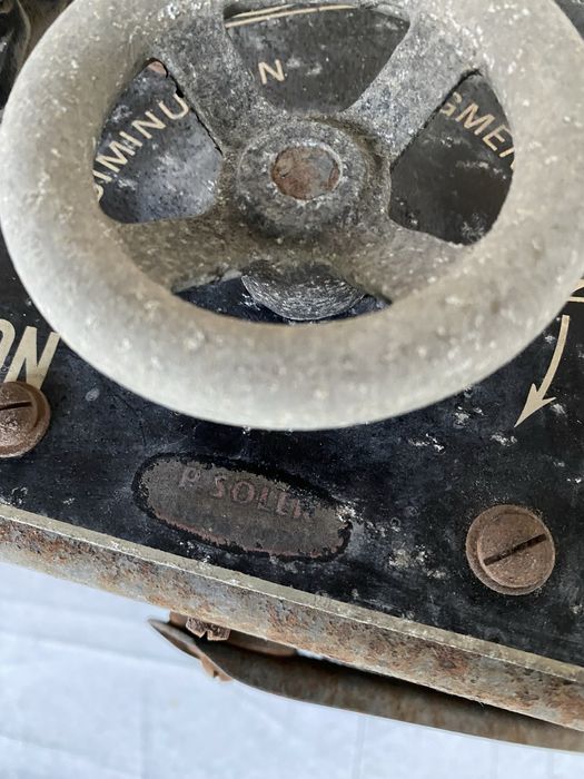 Transformador eléctrico antigo