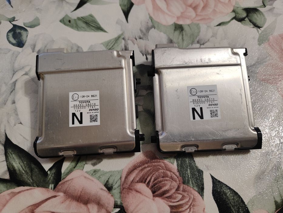 Камера стеження за смугою на лобове скло Toyota.