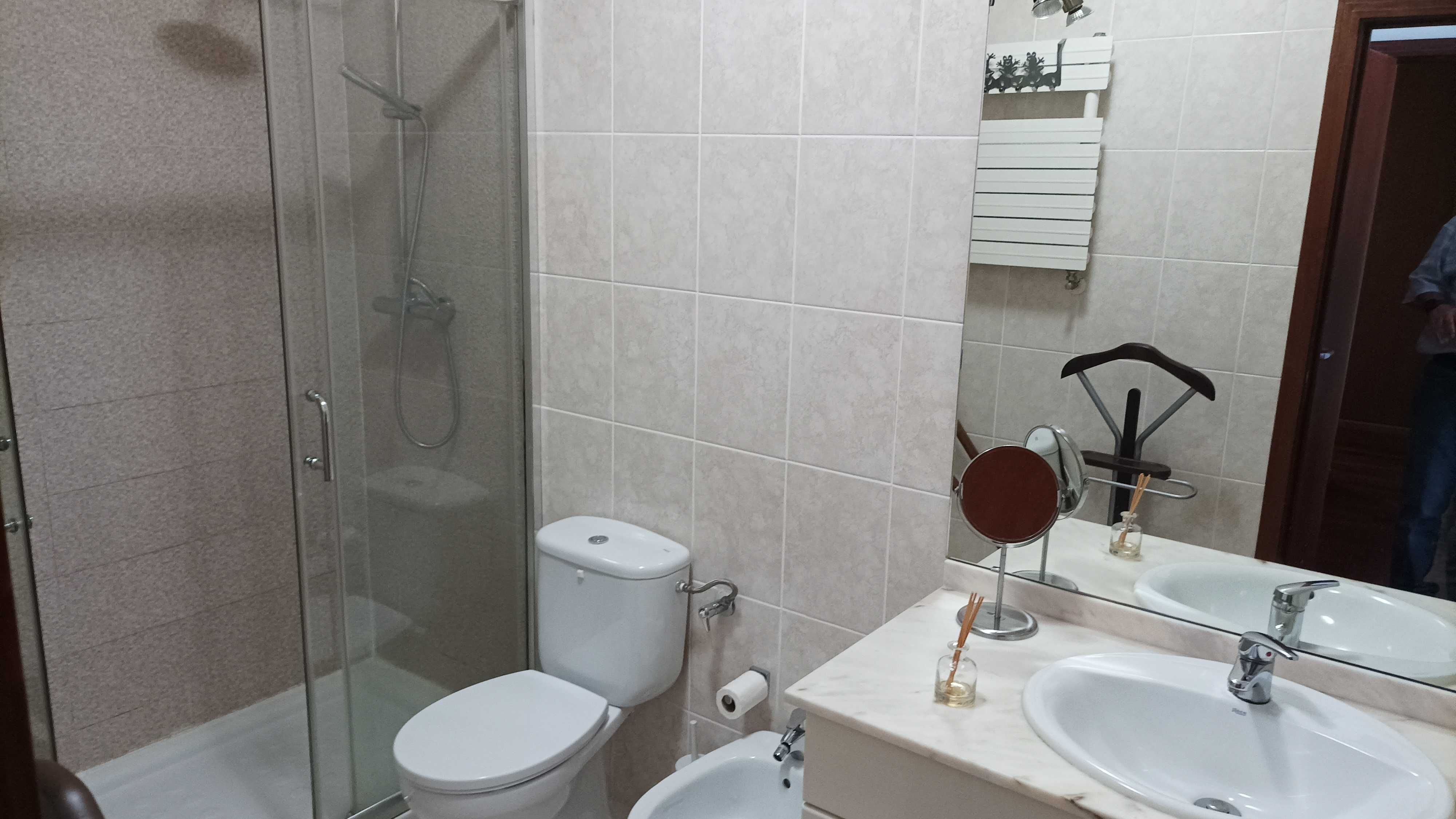 quartos para alugar com usufruto de toda a casa a 1 min do IPO porto