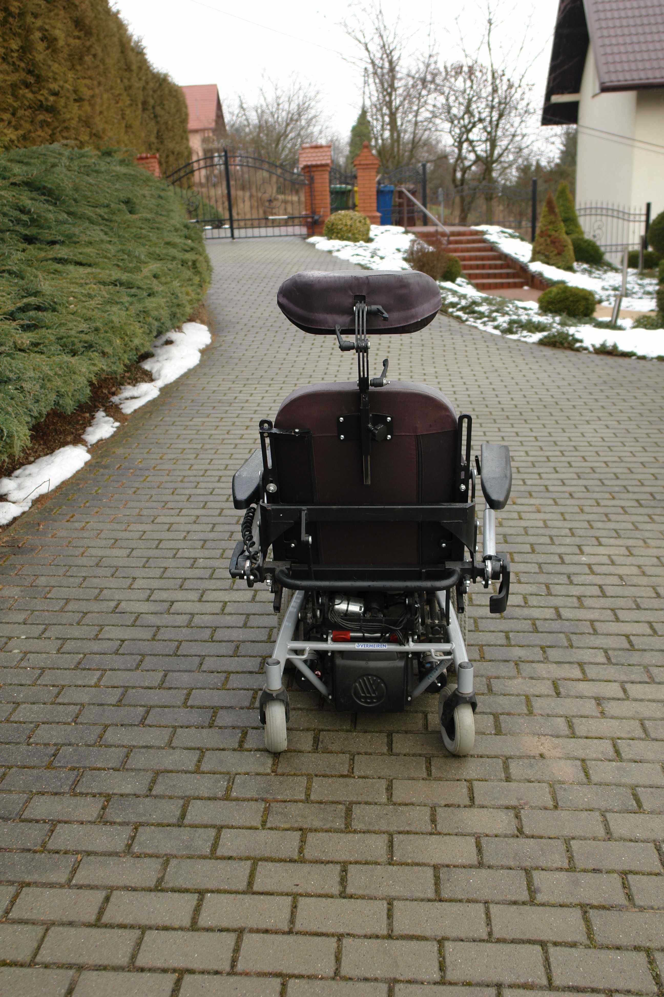 Wielofunkcyjny elektryczny wózek inwalidzki