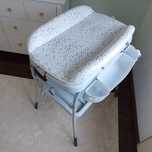Mesa muda-fraldas Chicco com banheira