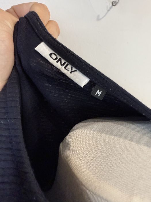 Granatowa długa marynarka narzutka