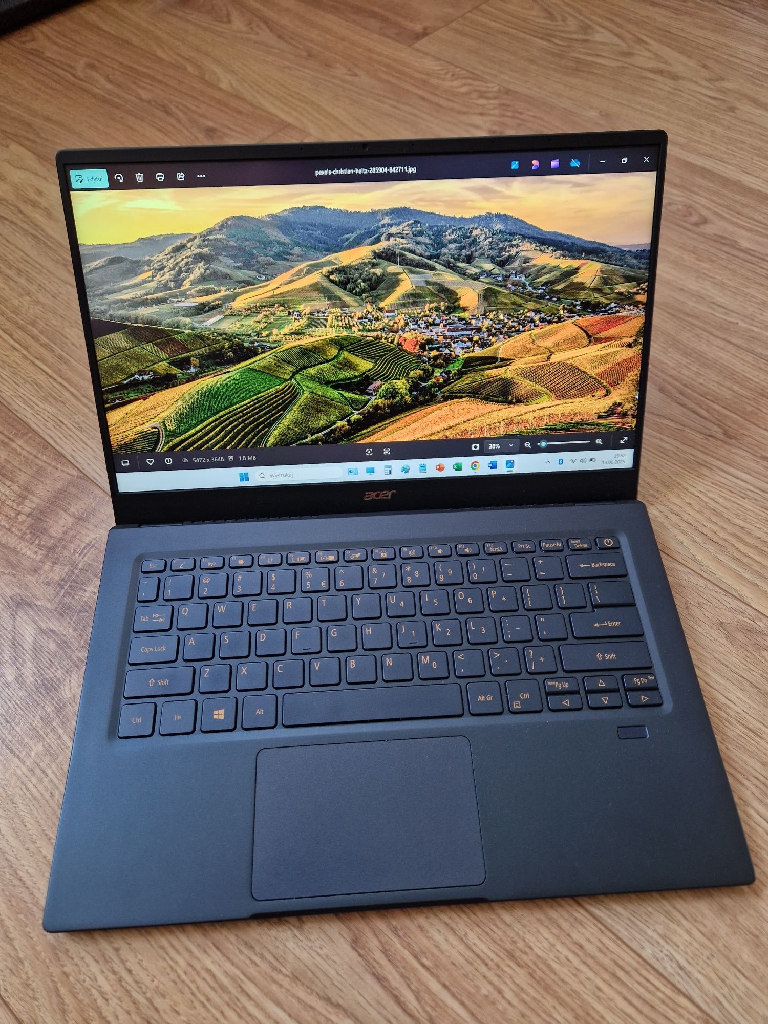 Laptop Acer Swift 5 (N19H3) dotykowy, bardzo dobry stan, nowa bateria