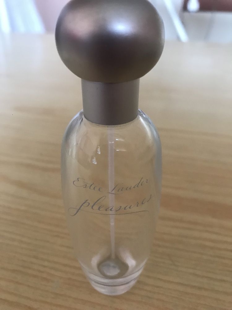 Flakon po perfumach Estee Lauder Pleasures