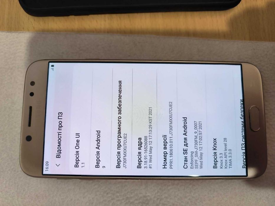 Смартфон Samsung Galaxy J7 J730F 3/32GB Gold