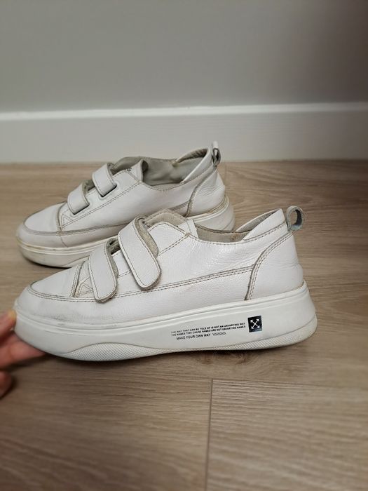 Шкіряні кросівки