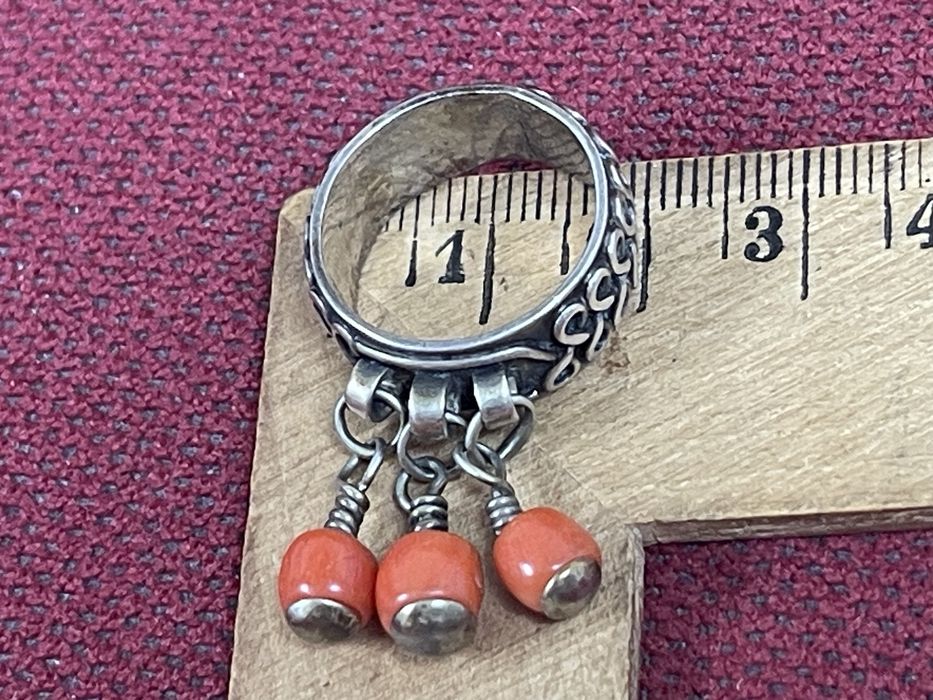 Zabytkowy Autorski Srebrny Pierścionek z Koralem Antykwarycznym