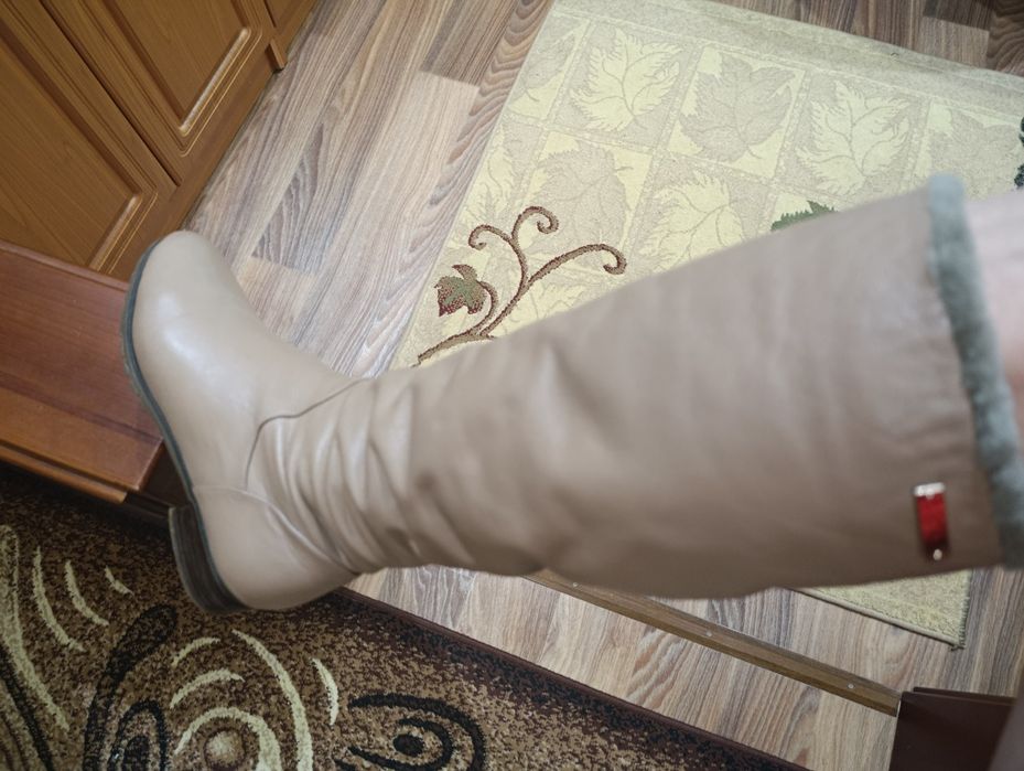 Продам женские сапоги зимние