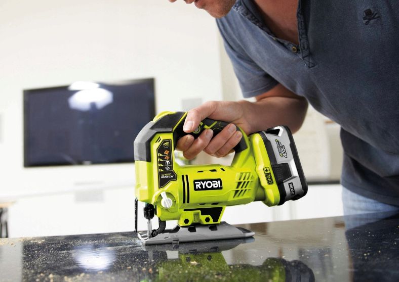 RYOBI Wyrzynarka Przecinarka Piła do Drewna Akumulatorowa Bez Aku