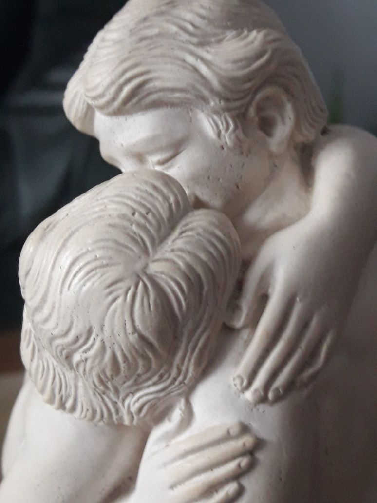 Rzeżba " Pocałunek" August Rodin. UNIKAT z szarfą.