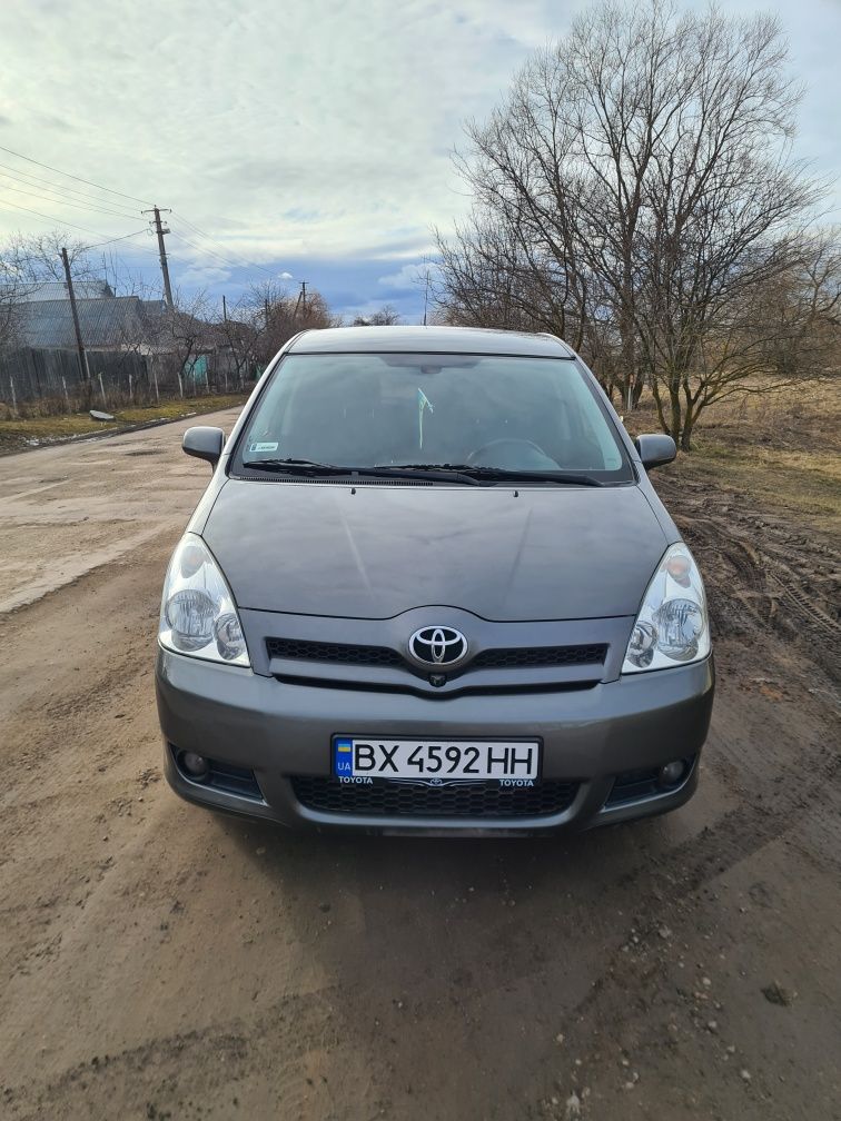 Продам Toyota Corolla Verso