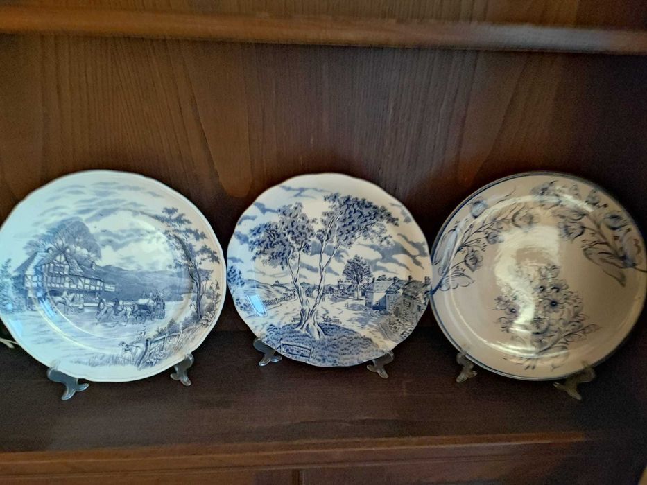 Pratos decorativos de porcelana