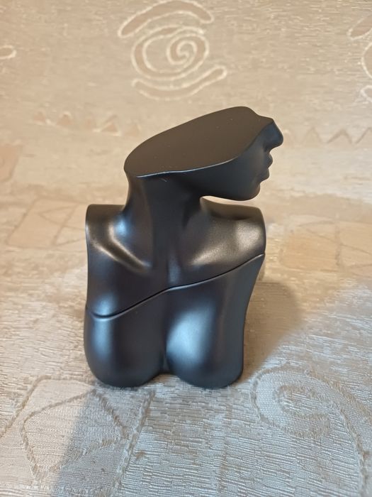 Продам оригинальные женские духи  Billie Eilish Eilish 50ml