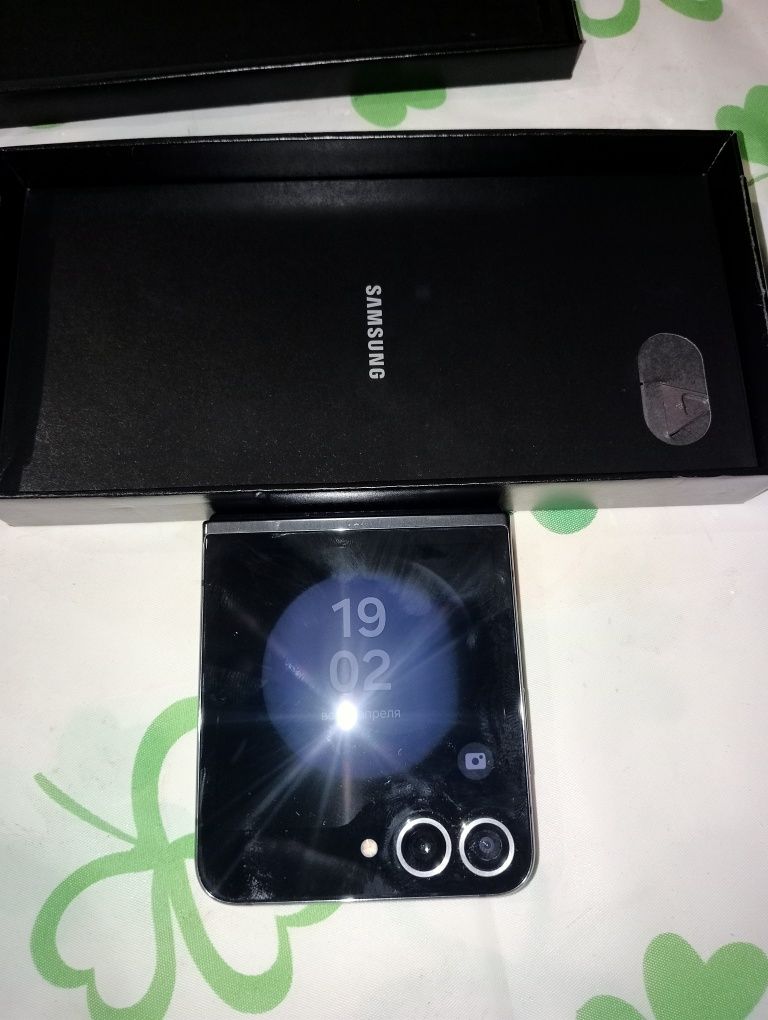 Samsung Galaxy Flip 5