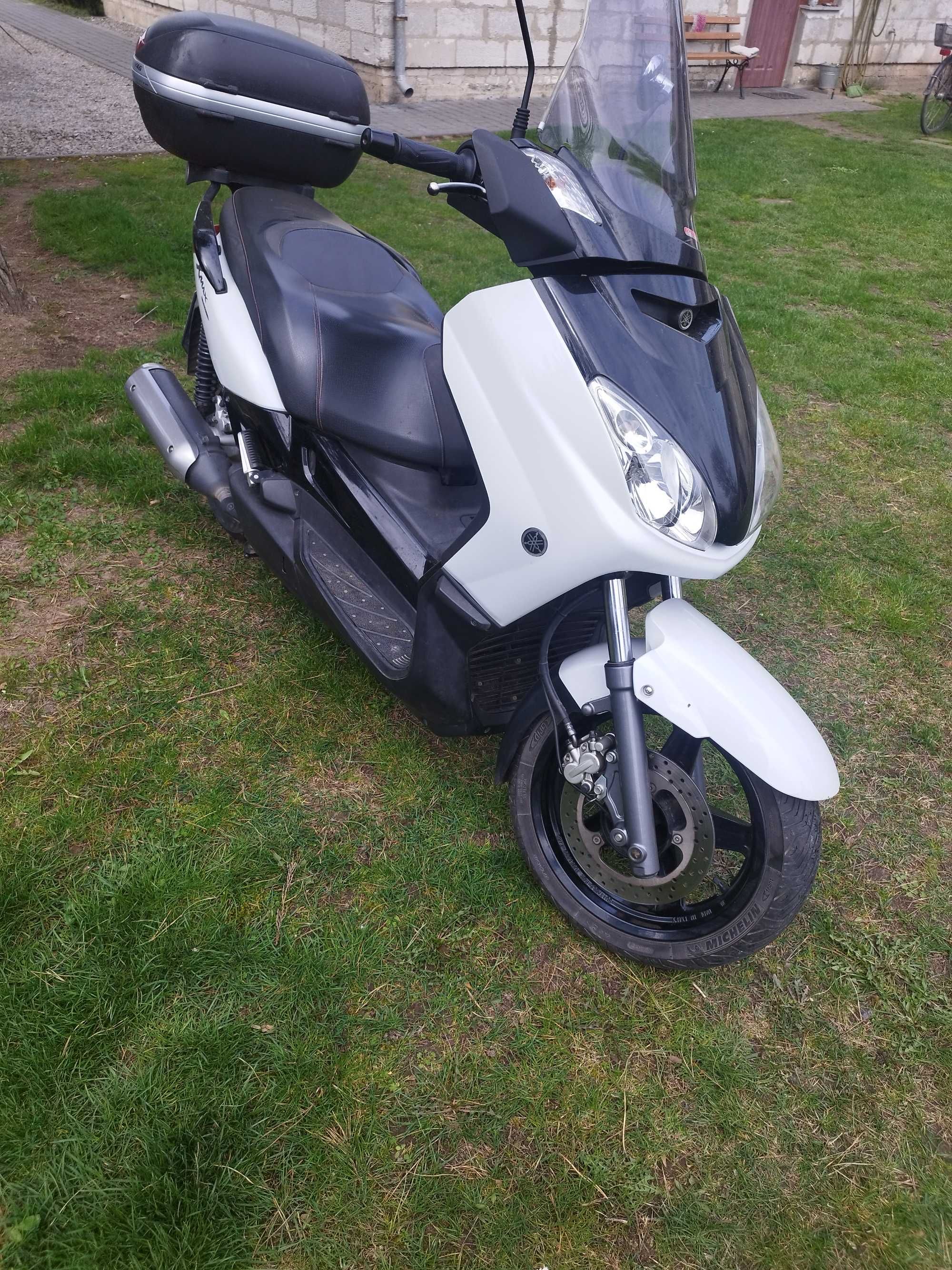 Yamaha x-max 250