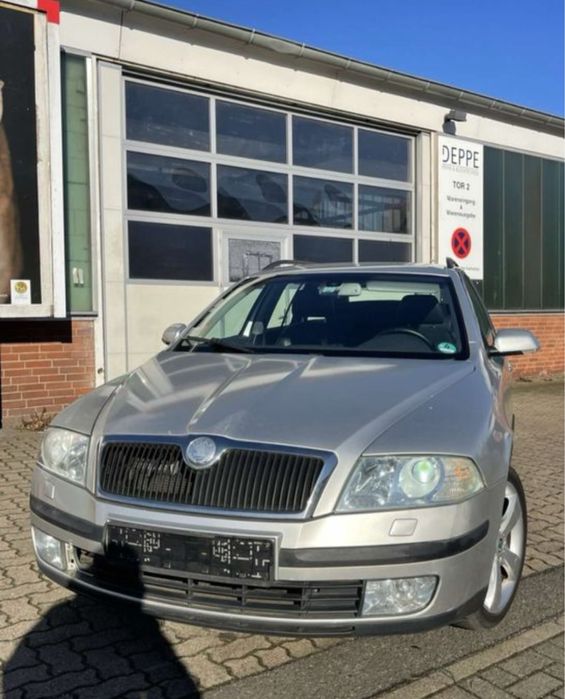 Розборка Skoda a5  бампер фара капот фонарь двери дзеркало разборка