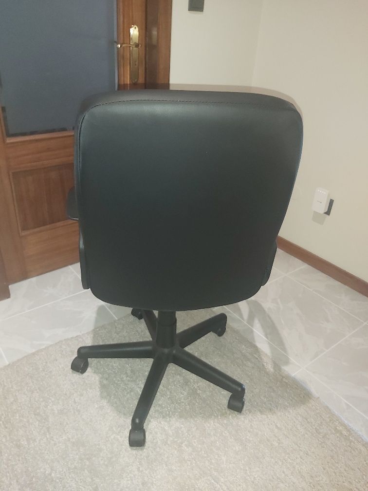 Cadeira escritório nova
