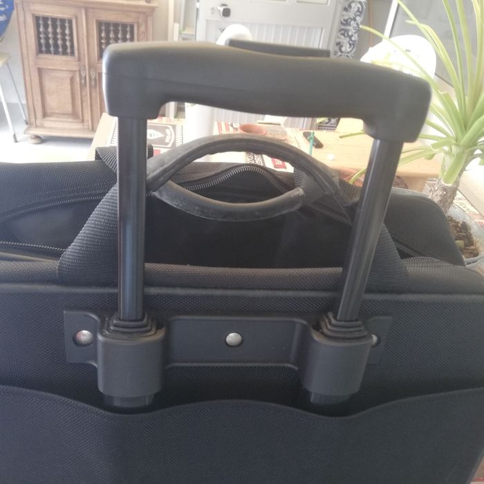 Trolley portátil com muita arrumação